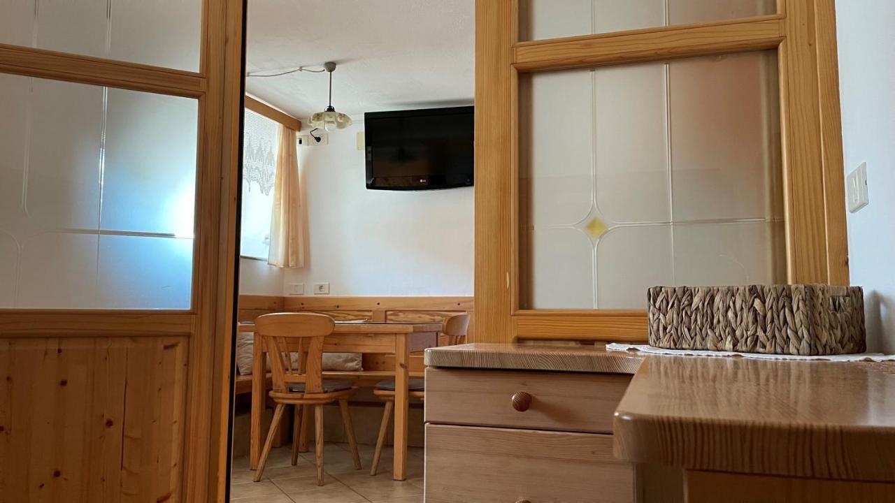 コバリードApartma Zotlerアパートメント エクステリア 写真